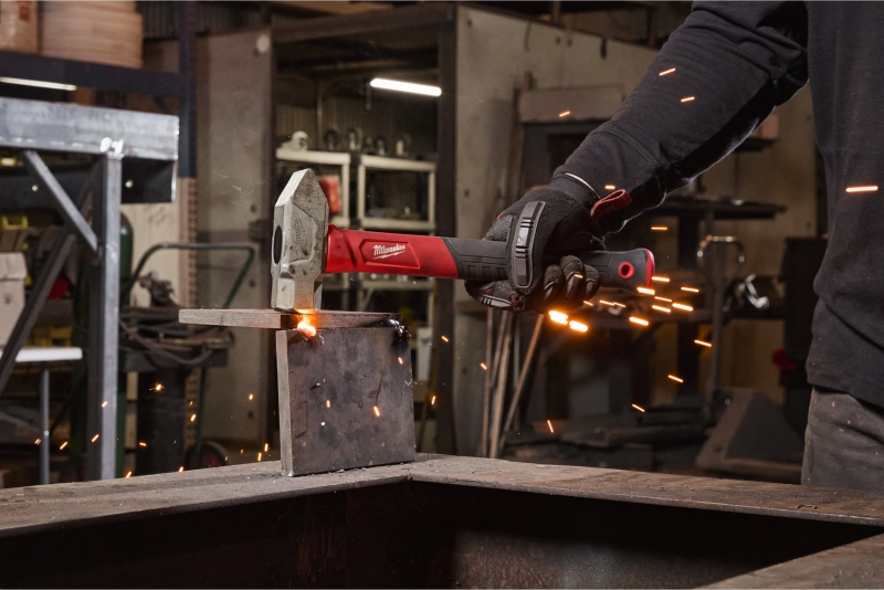 4932498308 Milwaukee M�otek krzy�owy z w��kna szklanego 1.81KG