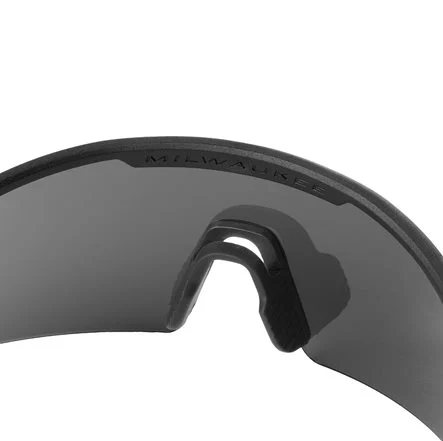 4932500722 Okulary ochronne Milwaukee LARGE FORMAT Przyciemniane odporne na zarysowania i zaparowanie 
