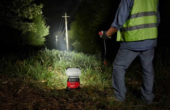 4933498303 Lampa obrotowa Milwaukee M18URSL-0 4250 lm | Zasi�g 1200 m + pilot