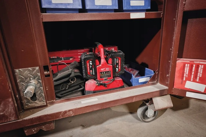 4932480162 Szybka �adowarka 6 port�w M18PC6 Packout Milwaukee