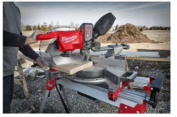 4933471205 Milwaukee PI�A UKOSOWA Z POSUWEM MILWAUKEE M18 FMS305-0 
