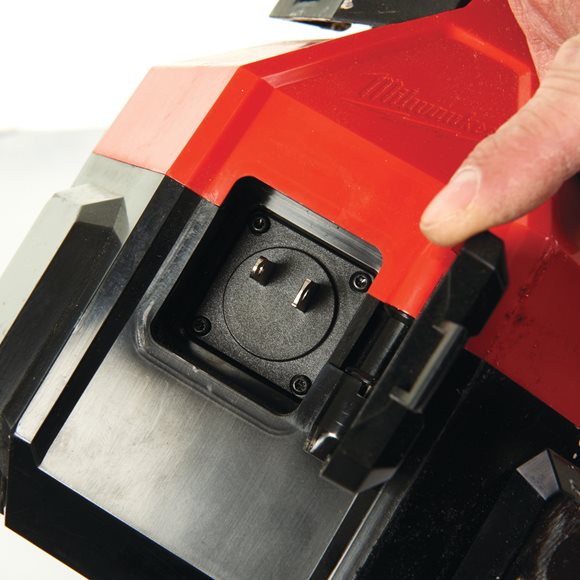 Milwaukee M18 HSAL-502B M18™ Lampa stoj�ca LED z �adowark� i bateriami LED 3000lm 