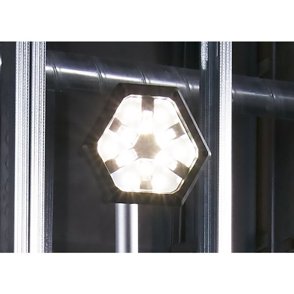 Milwaukee M18 SAL-502B M18  Lampa stoj�ca LED LED 2000lm IP54 LED 2000l  IP54 2 Aku i �adowarka