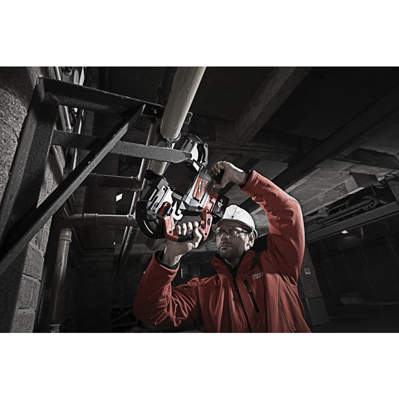 4933448195 Milwaukee M18 CBS125-502C Pilarka ta�mowa 2 x Bateria 5.0Ah + �adowarka + Walizka 
