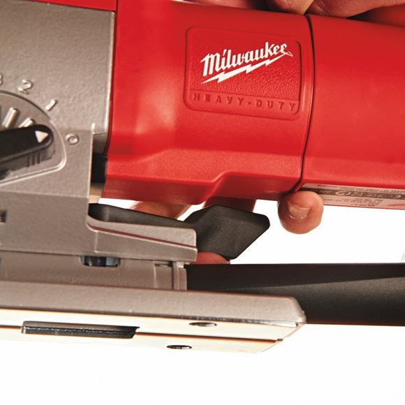 4933381230 Milwaukee JSPE 135 Wyrzynarka z uchwytem �elazkowym 750W  