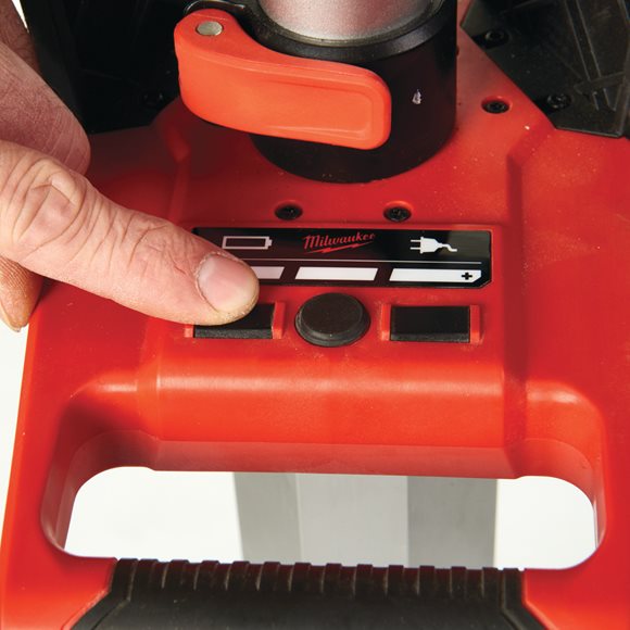 Milwaukee M18 HSAL-502B M18™ Lampa stoj�ca LED z �adowark� i bateriami LED 3000lm 
