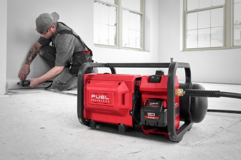 4933472166 Milwaukee Spr�arka Kompresor Akumulatorowy  M18 FAC-0  9.31 BAR
