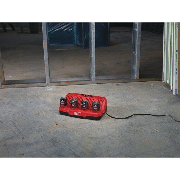 Milwaukee M12C4 M12  �adowarka 4 portowa