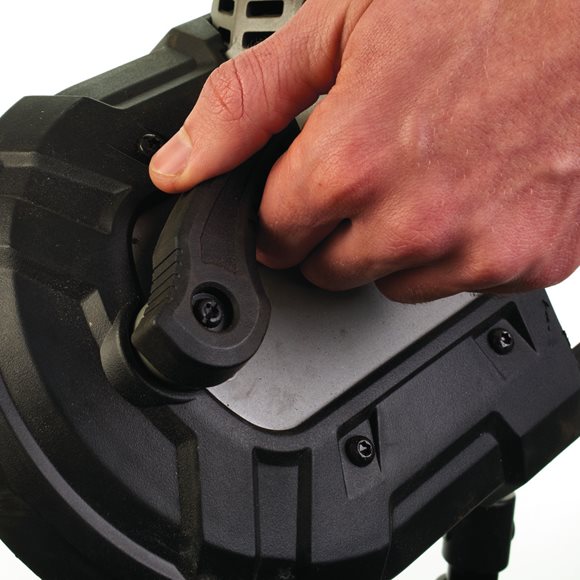 4933448195 Milwaukee M18 CBS125-502C Pilarka ta�mowa 2 x Bateria 5.0Ah + �adowarka + Walizka 