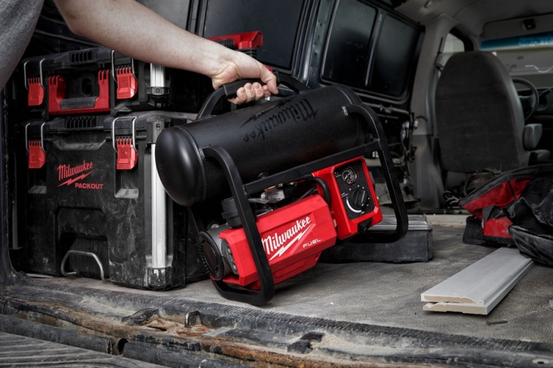 4933472166 Milwaukee Spr�arka Kompresor Akumulatorowy  M18 FAC-0  9.31 BAR