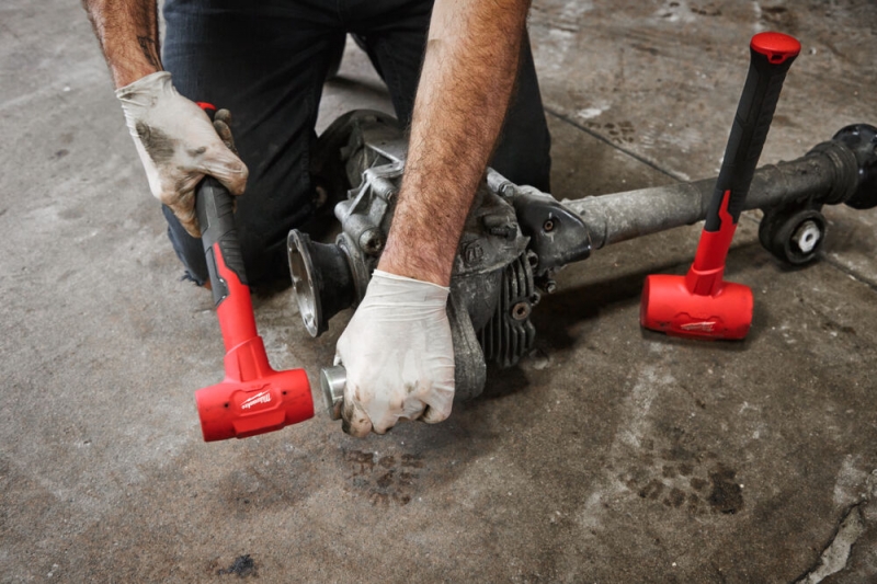 4932492350 M�otek bezodrzutowy Milwaukee  790g 47mm