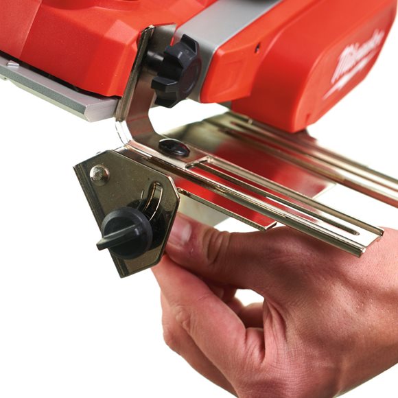 4933451114 Milwaukee M18 BP-402C Strug Milwaukee 2 x Bateria 4.0Ah + �adowarka + Walizka 