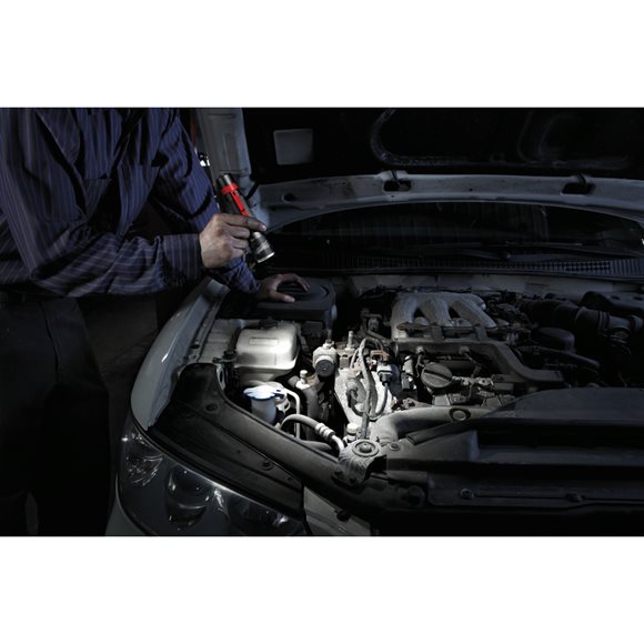 4933479769 Milwaukee  L4 TMLED-301 Kompaktowa latarka akumulatorowa USB 1100lm