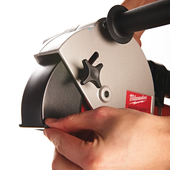 4933383855  Milwaukee  WCE 30 Bruzdownica o mocy 1500W 125 mm (g��boko�� ci�cia 30 mm)
