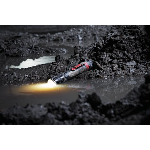 4933479769 Milwaukee  L4 TMLED-301 Kompaktowa latarka akumulatorowa USB 1100lm