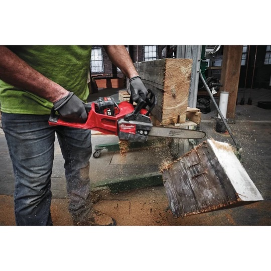 4933464223 Milwaukee M18 FCHS-121B  FUEL  PI�A �A�CUCHOWA 40cm 12Ah + �adowarka 
