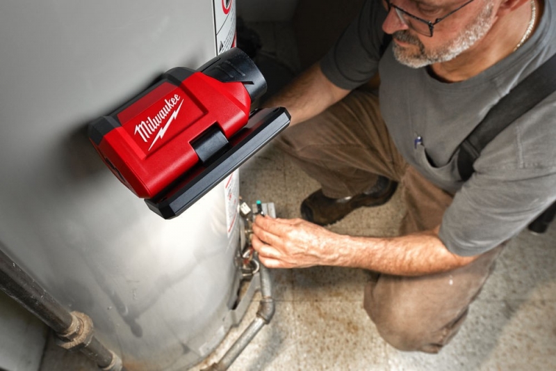 4933478226 Milwaukee M12 Pal-0 Lampa do o�wietlania z obrotow� g�owic� do 700Lm