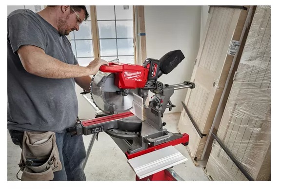 4933471205 Milwaukee PI�A UKOSOWA Z POSUWEM MILWAUKEE M18 FMS305-0 