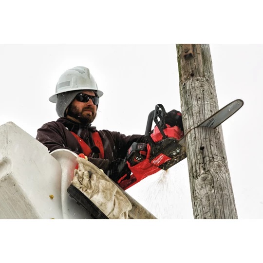 4933464223 Milwaukee M18 FCHS-121B  FUEL  PI�A �A�CUCHOWA 40cm 12Ah + �adowarka 