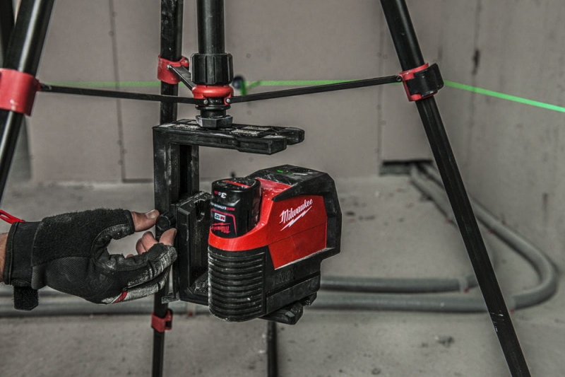 MILWAUKEE M12 CLLP-301C LASER KRZY�OWY PUNKTOWY