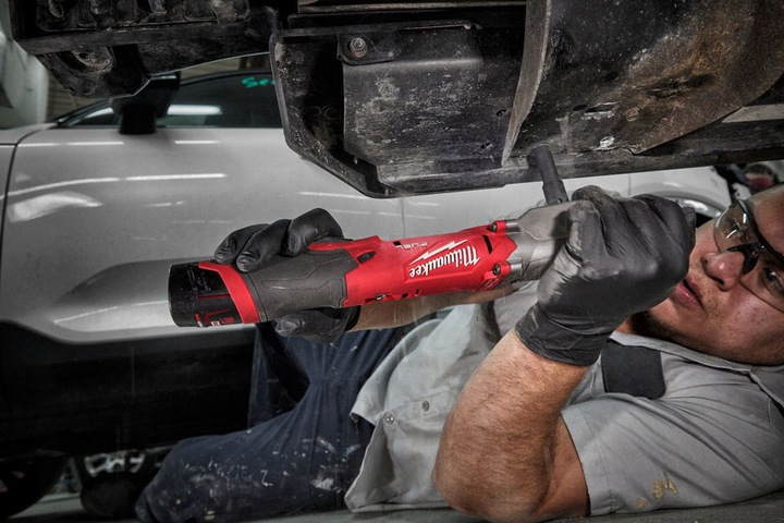 4933471699 Milwaukee KLUCZ UDAROWY K�TOWY MILWAUKEE M12FRAIWF12 12V 1/2 300Nm 
