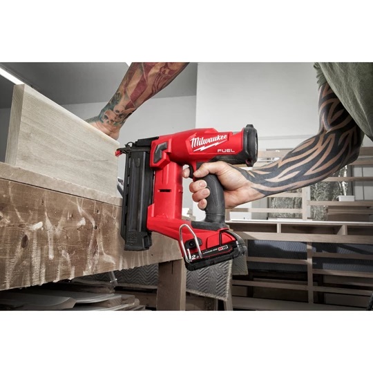 4933471407 Milwaukee M18 FUEL  SZTYFCIARKA 18 GS FN18GS-202X 