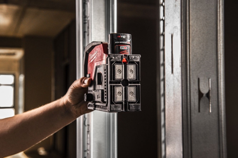 MILWAUKEE M12 CLLP-301C LASER KRZY�OWY PUNKTOWY
