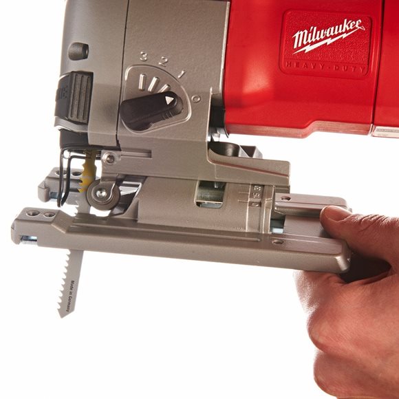 4933381230 Milwaukee JSPE 135 Wyrzynarka z uchwytem �elazkowym 750W  