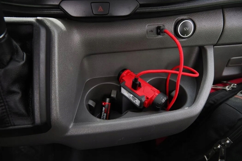 4933479963 MILWAUKEE LATARKA CZO�OWA L4 HL2-301 3Ah USB 600LM Na He�m
