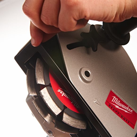 4933383855  Milwaukee  WCE 30 Bruzdownica o mocy 1500W 125 mm (g��boko�� ci�cia 30 mm)