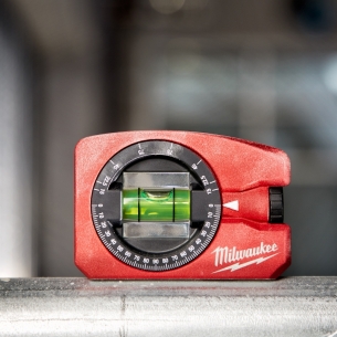 4932459597 Poziomica Pocket Milwaukee 