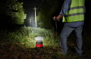 4933498303 Lampa obrotowa Milwaukee M18URSL-0 4250 lm | Zasi�g 1200 m + pilot
