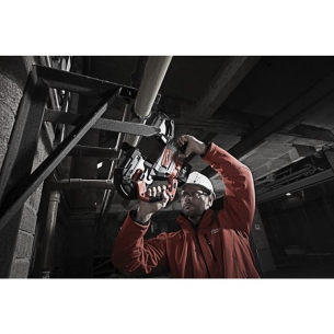 4933448195 Milwaukee M18 CBS125-502C Pilarka ta�mowa 2 x Bateria 5.0Ah + �adowarka + Walizka 