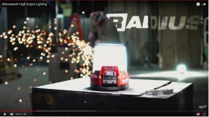 Milwaukee M18 SAL-502B M18  Lampa stoj�ca LED LED 2000lm IP54 LED 2000l  IP54 2 Aku i �adowarka