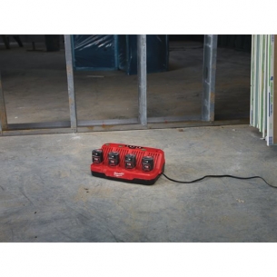 Milwaukee M12C4 M12  �adowarka 4 portowa