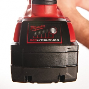 Milwaukee M18 BSX-402C Pi�a szablasta 2 x Bateria 4.0Ah + �adowarka + Walizka