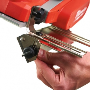 4933451114 Milwaukee M18 BP-402C Strug Milwaukee 2 x Bateria 4.0Ah + �adowarka + Walizka 