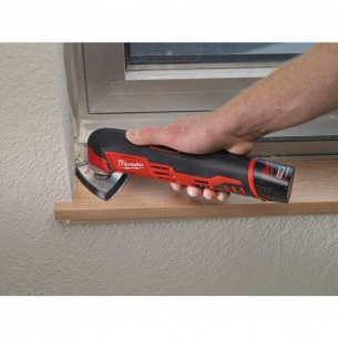 Milwaukee C12 MT-402B Narz�dzie wielofunkcyjne 2 x Bateria 4.0Ah + �adowarka + Walizka