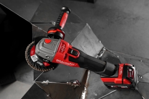 Milwaukee Szlifierka K�towa 125mm z funkcj� Rapid Stop M18FSAG125XB-502X