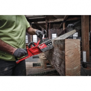 4933464223 Milwaukee M18 FCHS-121B  FUEL  PI�A �A�CUCHOWA 40cm 12Ah + �adowarka 