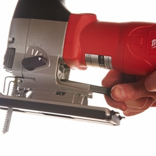  Milwaukee FSPE 110 X Wyrzynarka z uchwytem korpusowym 710W 