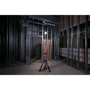 Milwaukee M18 SAL-502B M18  Lampa stoj�ca LED LED 2000lm IP54 LED 2000l  IP54 2 Aku i �adowarka