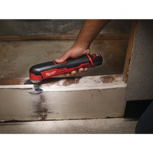 Milwaukee C12 MT-402B Narz�dzie wielofunkcyjne 2 x Bateria 4.0Ah + �adowarka + Walizka