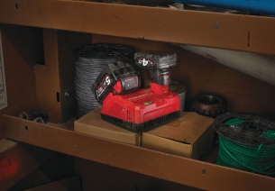 4932451079 MILWAUKEE M12-18FC �adowarka pod akumulator 12V 18V
