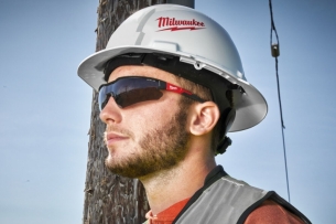 4932478764 MILWAUKEE OKULARY OCHRONNE PRZYCIEMNIANE ODPORNE NA ZARYSOWANIA
