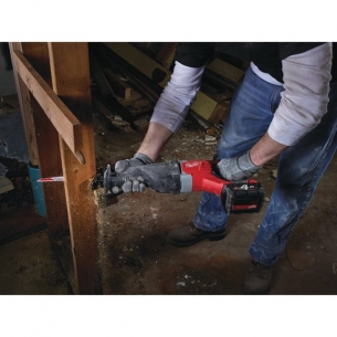 Milwaukee M18 BSX-402C Pi�a szablasta 2 x Bateria 4.0Ah + �adowarka + Walizka