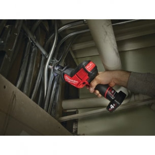 4933446950 Milwaukee M12 CHZ-402X Pi�a szablasta FUEL 2 x Bateria 4.0Ah + �adowarka 