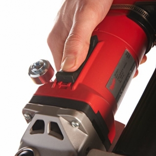 4933383855  Milwaukee  WCE 30 Bruzdownica o mocy 1500W 125 mm (g��boko�� ci�cia 30 mm)