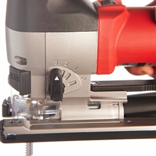  Milwaukee FSPE 110 X Wyrzynarka z uchwytem korpusowym 710W 