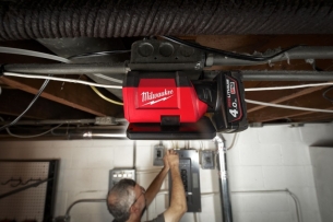 4933478226 Milwaukee M12 Pal-0 Lampa do o�wietlania z obrotow� g�owic� do 700Lm